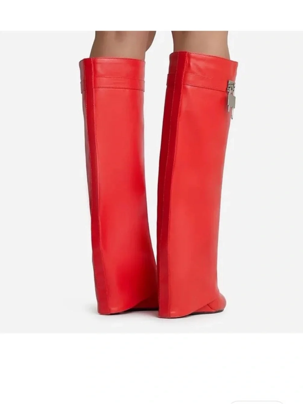 Luxury chic lock 🔒 boots